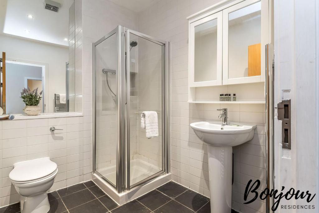 Spacious 2Br-2Ba - Grassmarket - Free Parking By Bonjour Residences Edinburgh Luaran gambar