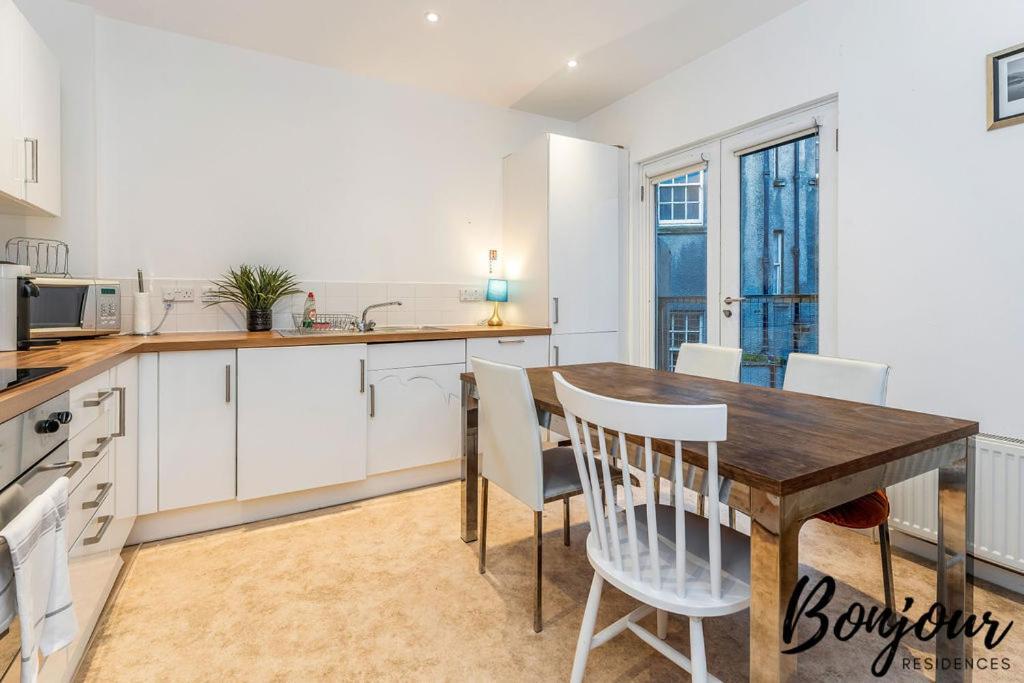 Spacious 2Br-1Ba - Grassmarket - Free Parking By Bonjour Residences Edinburgh Luaran gambar