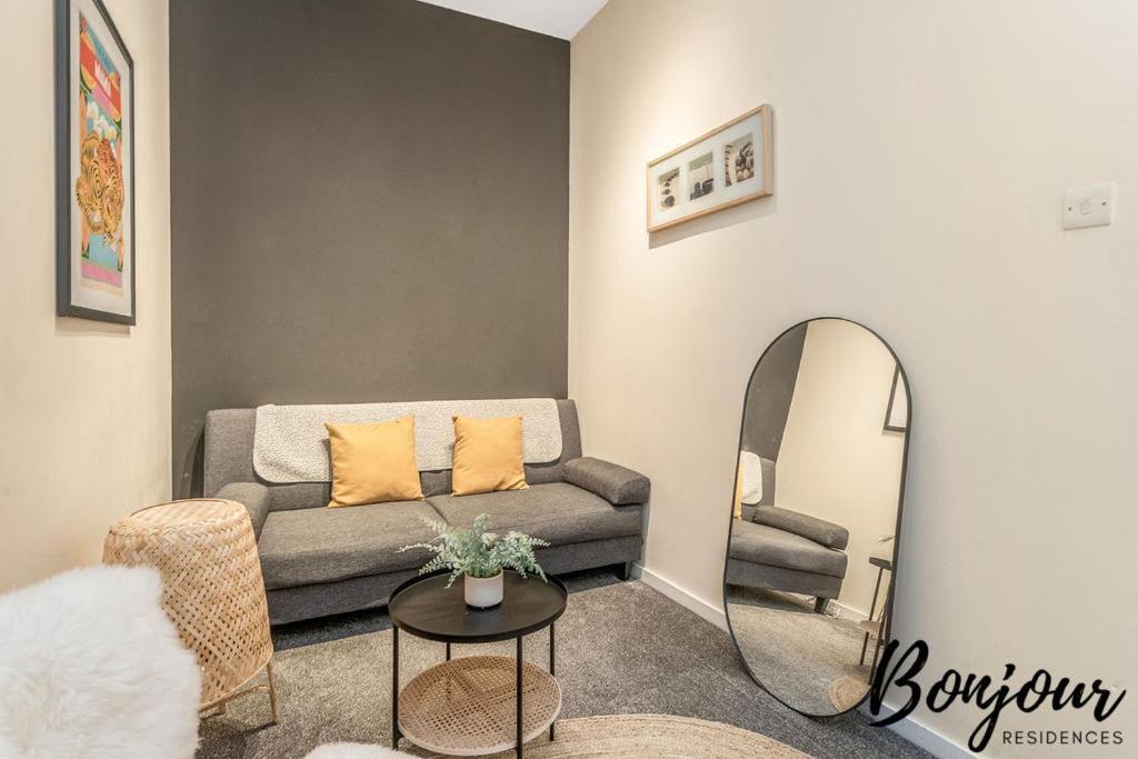 Spacious 2Br-1Ba - Grassmarket - Free Parking By Bonjour Residences Edinburgh Luaran gambar
