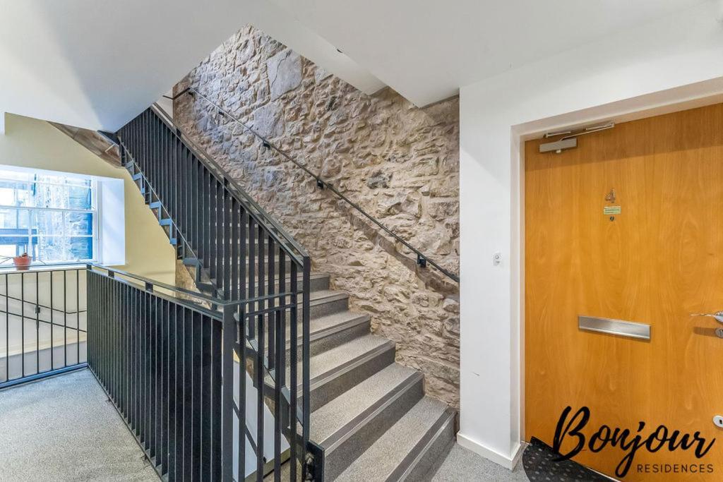 Spacious 2Br-2Ba - Grassmarket - Free Parking By Bonjour Residences Edinburgh Luaran gambar