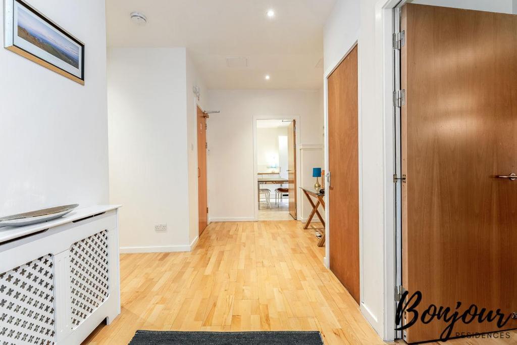 Spacious 2Br-2Ba - Grassmarket - Free Parking By Bonjour Residences Edinburgh Luaran gambar